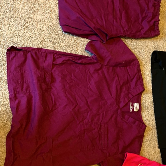 Women’s Scrubs - Picture 4 of 4